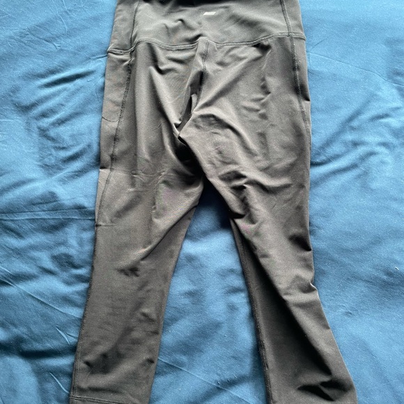 Amazon Basics Cropped Leggings - Picture 2 of 3